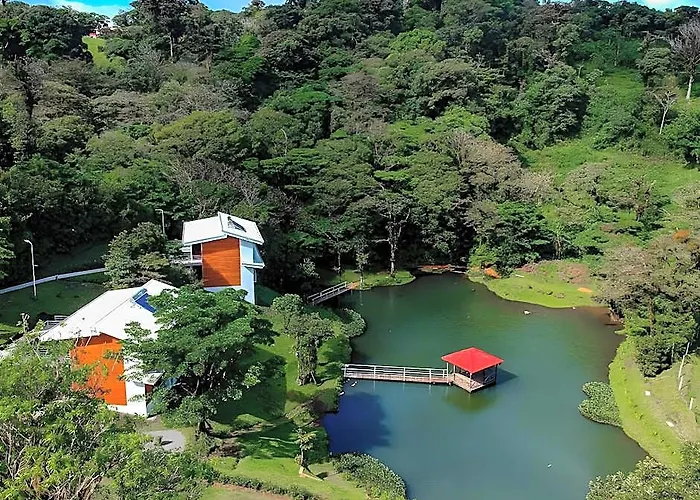Burbi Monteverde Hotel 4*
