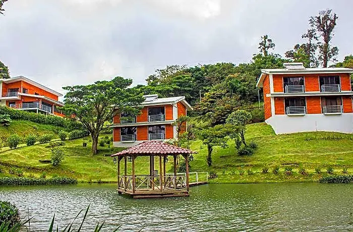 Burbi Monteverde Hotel 4*