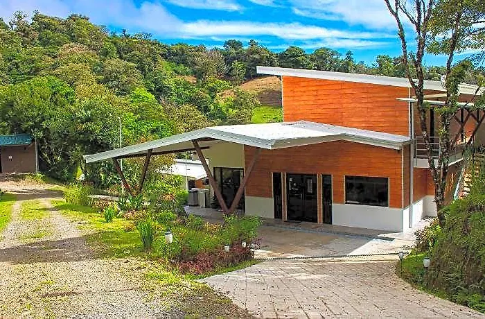 Burbi Monteverde Hotel