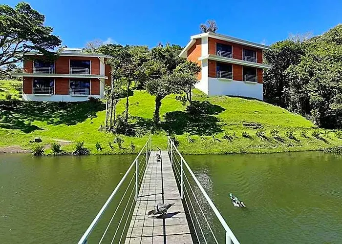 Burbi Monteverde Hotel 4*